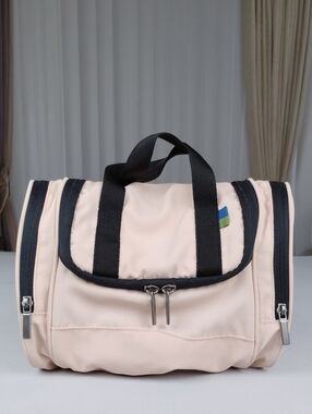 Open Story Women's Hanging Toiletry Bag in Light Pink